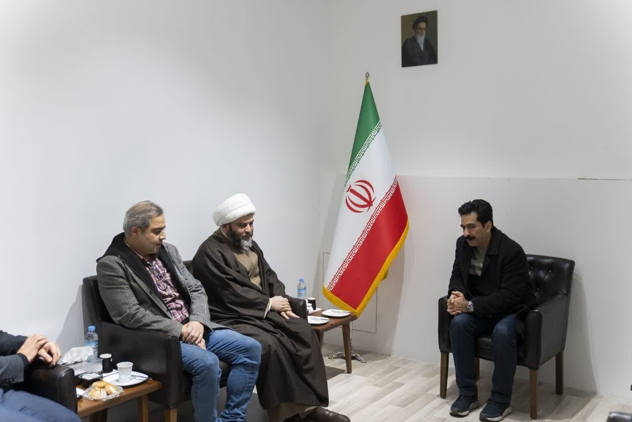 کلنل؛ روایت هنرمندانه تاریخ و فرهنگ کلنل؛ روایت هنرمندانه تاریخ و فرهنگ