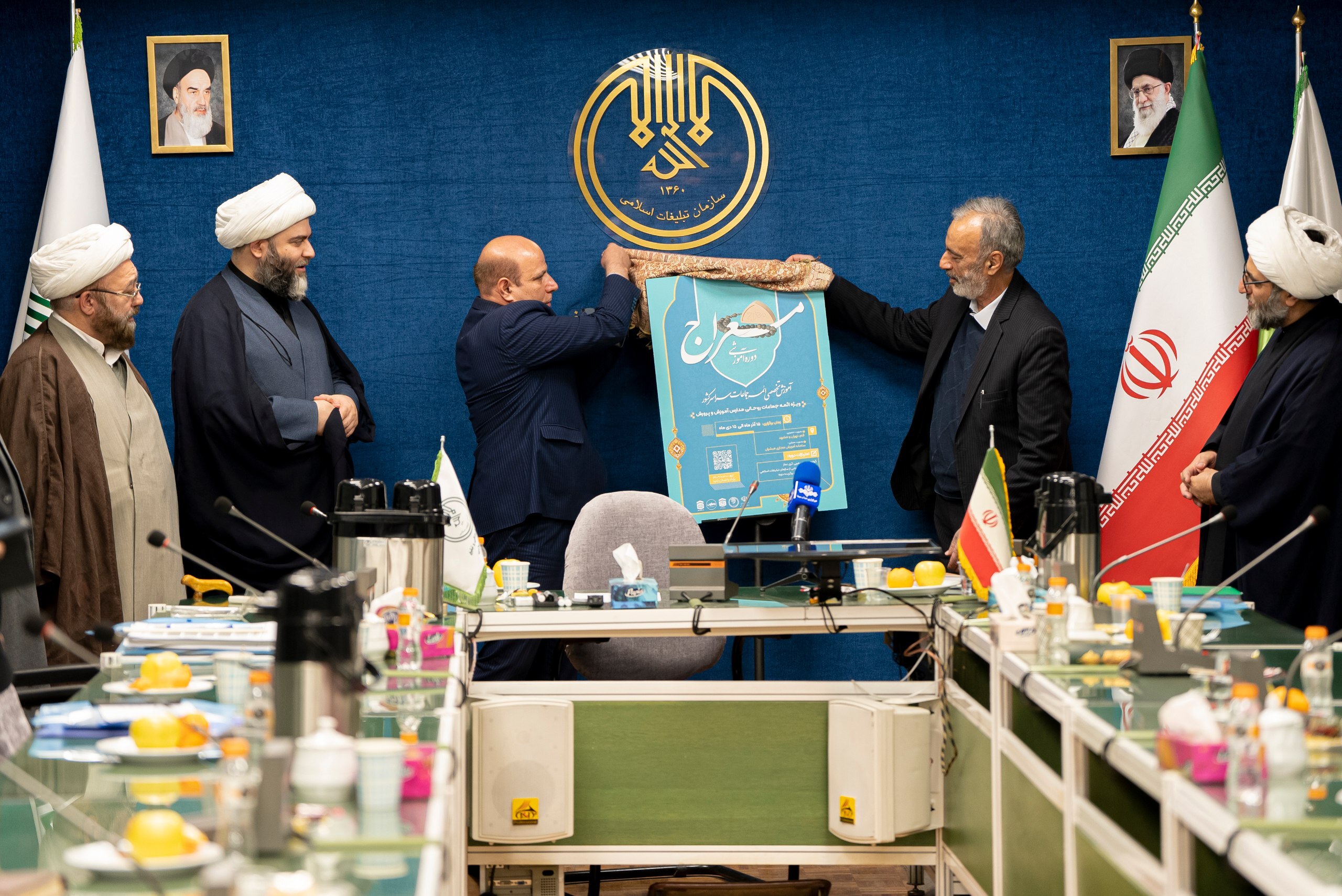 توجه ویژه به نسل نو در موضوع اقامه نماز توجه ویژه به نسل نو در موضوع اقامه نماز