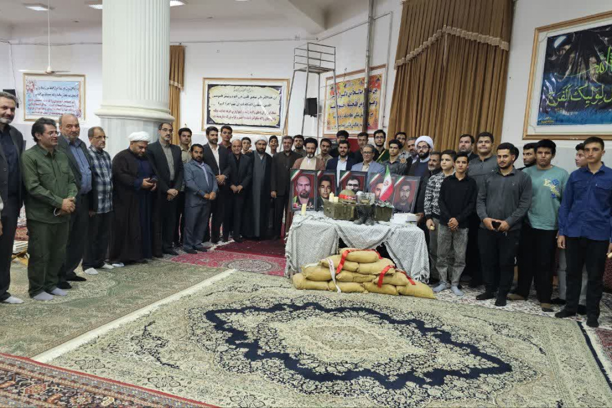 محفل انس با قرآن کریم در هفته دفاع مقدس