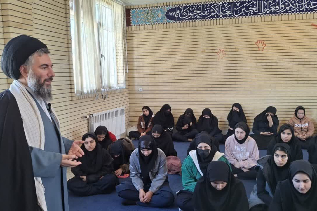 برگزاری گفتمان دینی عفاف و حجاب در دبیرستان الزهرا(س) شهرستان سرپل ذهاب