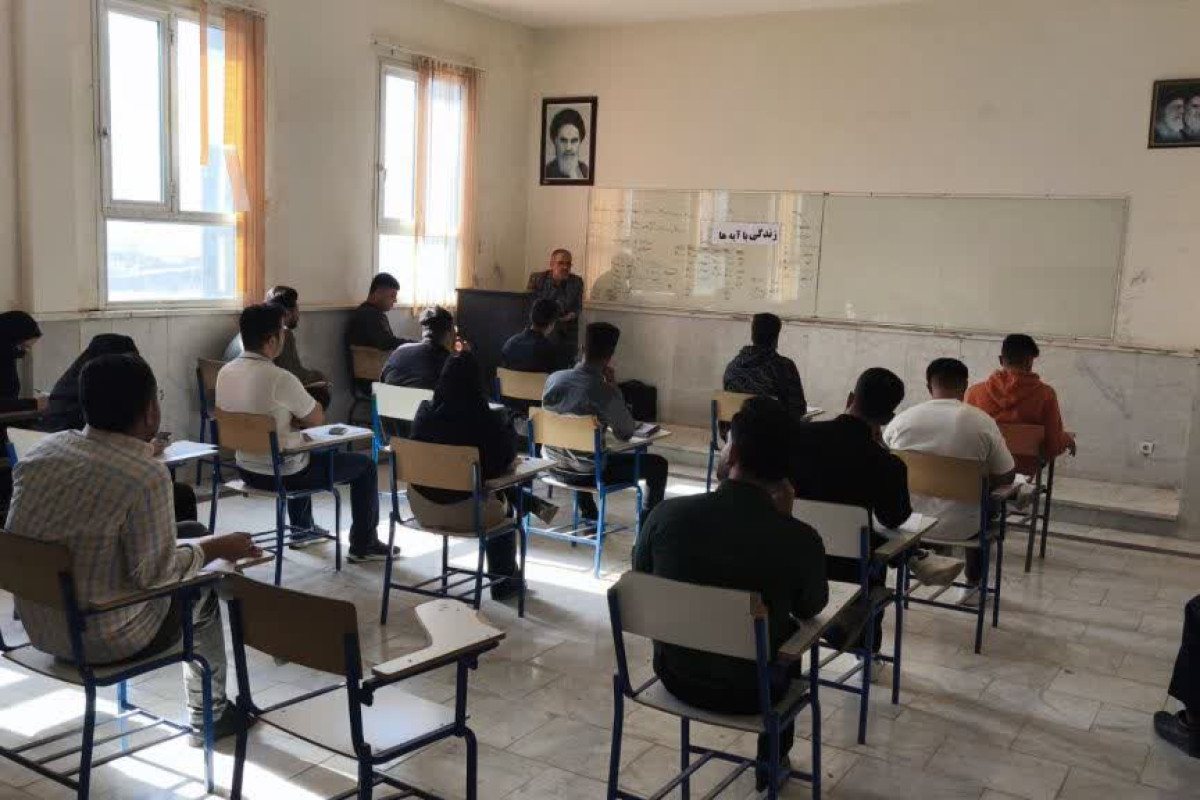 زندگی با آیه‌ها»؛ شور و نشاط قرآنی جوانان در دانشگاه آزاد شهرستان هرسین