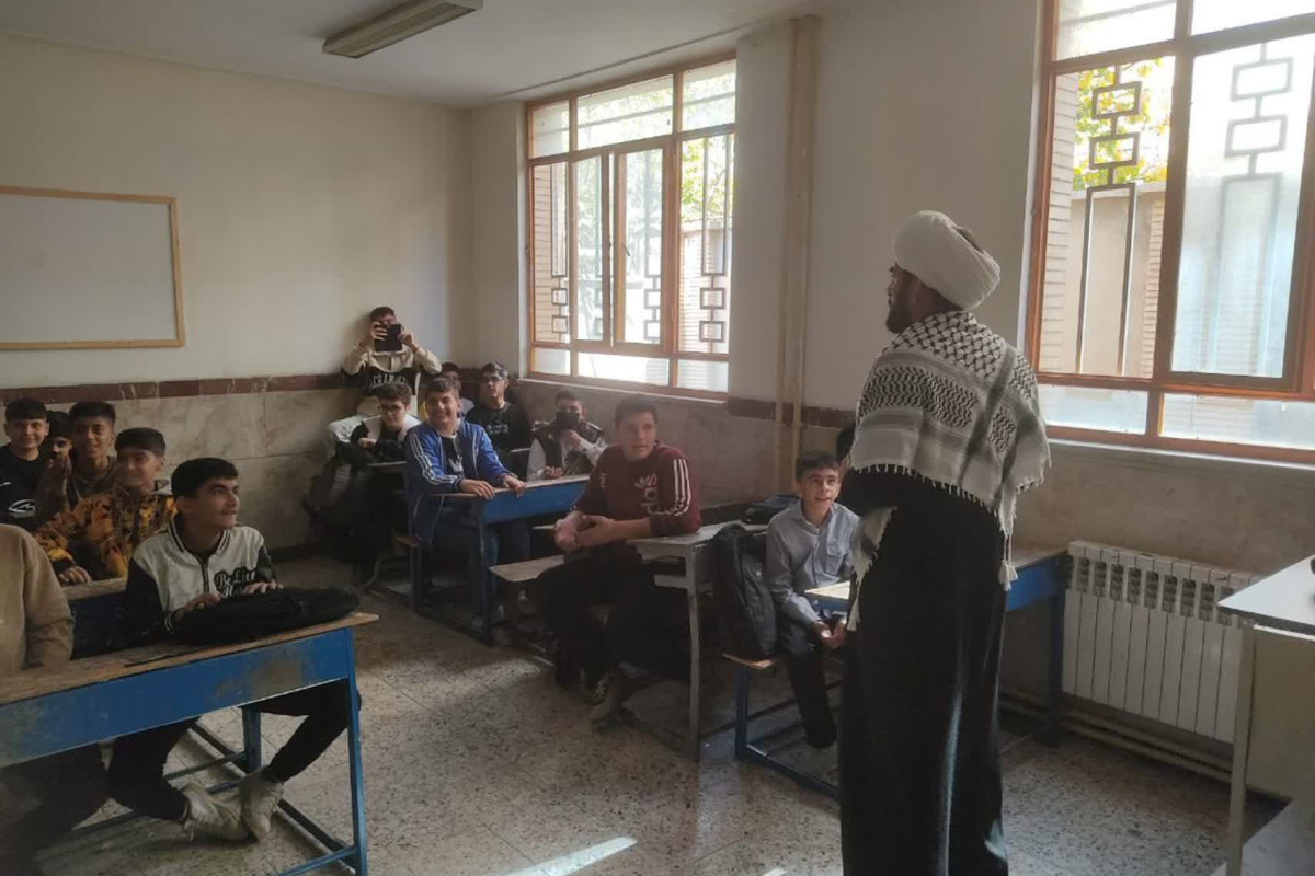 گفتمان دین و انقلاب در دبیرستان شهید بهشتی  شهرستان کنگاور