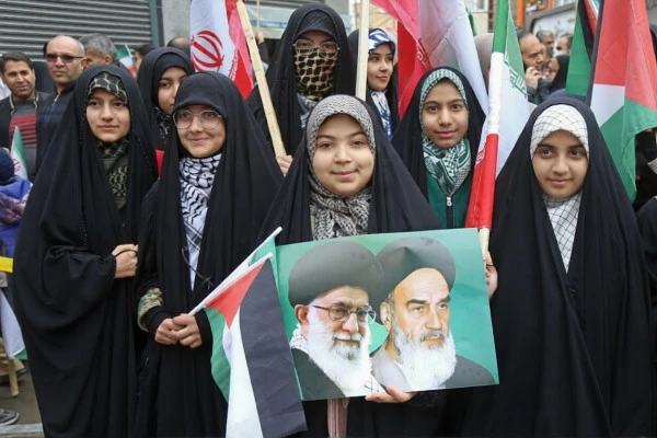 جوانان امروز، انقلاب دیروز را چگونه می‌بینند؟