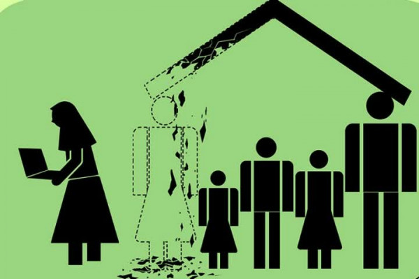 نقش‌های مضاعفِ زنان