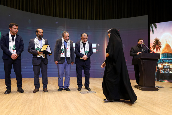 Conmemoración de la Capital de los Mawkibs: La Ceremonia de Arbaín a Través del Arte