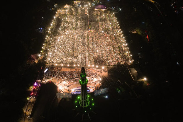电视节目《Mahfel》：伊朗及世界各地的古兰经庆典