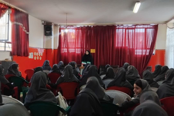 گفتمان «دین و انقلاب» در دبیرستان دخترانه هدف شهرستان کنگاور