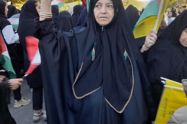 شرکت بانوان شورای راهبری امور بانوان شهرستان اسلام اباد غرب در راهپیمایی 13 آبان