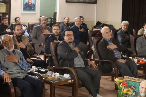 دیدار جامعه مداحان‌ و شعرای آئینی همدان با نماینده ولی فقیه در استان همدان