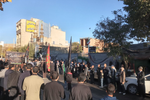 مراسم عزاداری  سینه زنی در سطح خیابان  بمناسبت شهادت حضرت فاطمه زهرا س در شهرستان اسلام آباد غرب