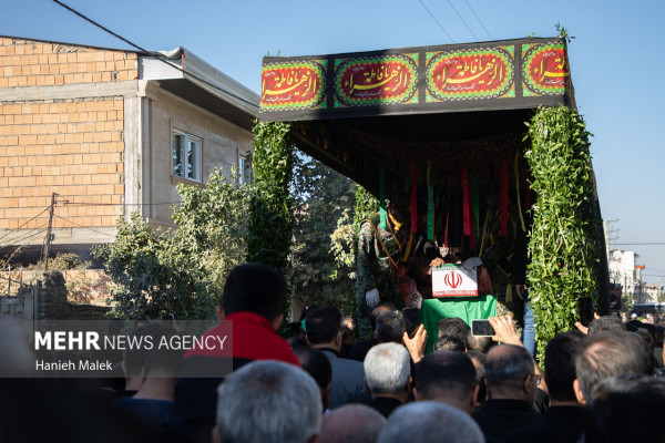 «بازگشت بی‌صدا، بدرقه‌ای پرشکوه؛ شهید گمنام کربلای4 در آغوش مردم آهنگرمحله آرام گرفت»