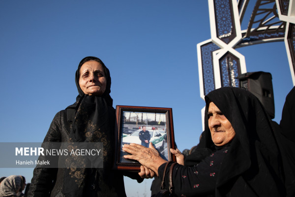 «بازگشت بی‌صدا، بدرقه‌ای پرشکوه؛ شهید گمنام کربلای4 در آغوش مردم آهنگرمحله آرام گرفت»