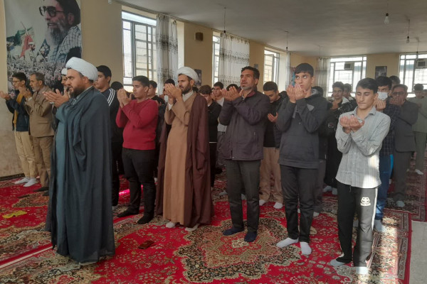 دیدار مسئولين اداره آموزش و پرورش  با مدیر و اساتید و اولیا مدرسه  و همچنین دانش آموزان شهرستان صحنه