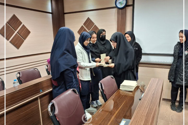 نشستی پر از انرژی و امید با سفیران قرارگاه نوجوانی دختران قدس در مدارس کرمانشاه
