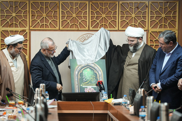 آئین رونمایی از پوستر جشنواره قرآنی زندگی با آیه‌ها