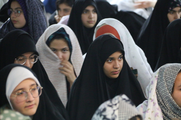 اعتکاف دخترانه همراه با عطر شهدا