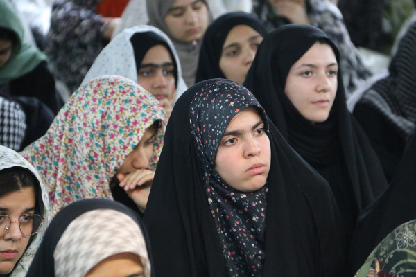 اعتکاف دخترانه همراه با عطر شهدا