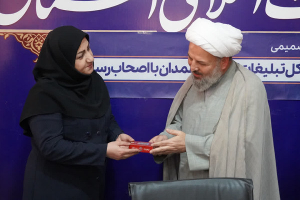 نشست صمیمی حجت الاسلام گرجی مدیر کل تبلیغات اسلامی همدان با اصحاب رسانه