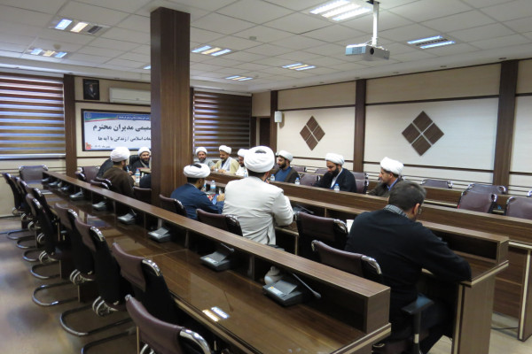 نشست صمیمی مدیران ادارات تبلیغات اسلامی استان با محوریت طرح"زندگی با آیه ها"