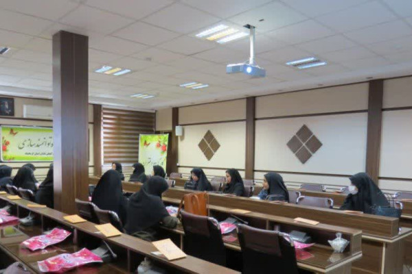 برگزاری هشتمین دوره توانمندسازی بانوان در استان کرمانشاه