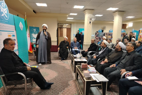 بازدید استاندار خراسان جنوبی و جمعی از مدیران کل ادارات از نمایشگاه قرآنی زندگی با آیه‌ها