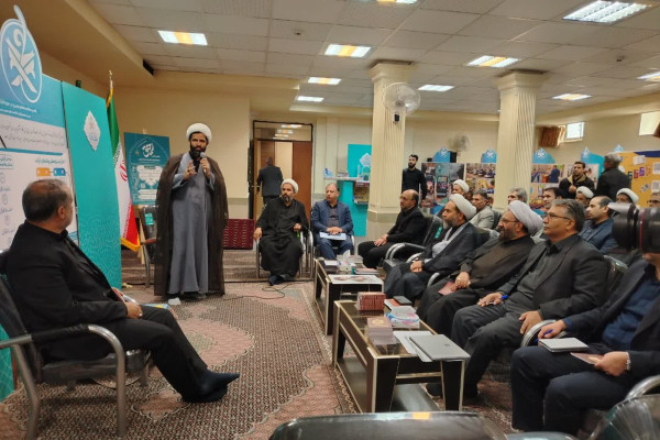 بازدید استاندار خراسان جنوبی و جمعی از مدیران کل ادارات از نمایشگاه قرآنی زندگی با آیه‌ها