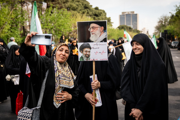 مراسم چهلم شهدای مدرسه میناب برگزار شد