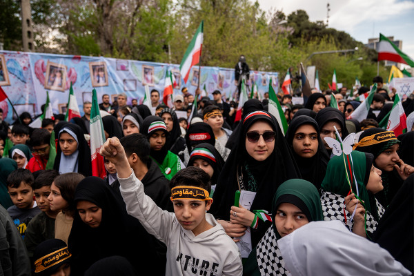 مراسم چهلم شهدای مدرسه میناب برگزار شد