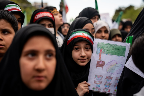 مراسم چهلم شهدای مدرسه میناب برگزار شد