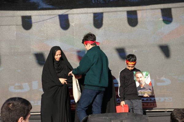 در رکاب ایران