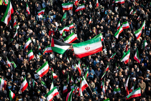 مراسم بیعت با آیت‌الله سید مجتبی خامنه‌ای با حضور جمع کثیری از مردم