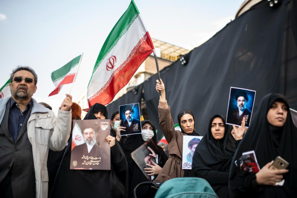 مراسم بیعت با آیت‌الله سید مجتبی خامنه‌ای با حضور جمع کثیری از مردم