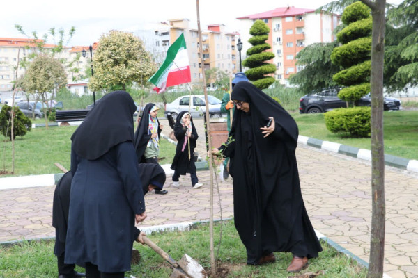 کاشت 200 اصله نهال مثمر لبیک به فرمان رهبر معظم انقلاب