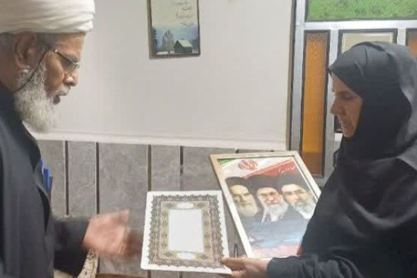 تجلیل از خانواده شهید «سروان جواد رئوفی مقدم» در جزیره هرمز