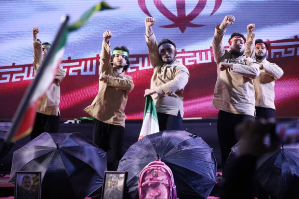 میدان، صحنه نمایش شد