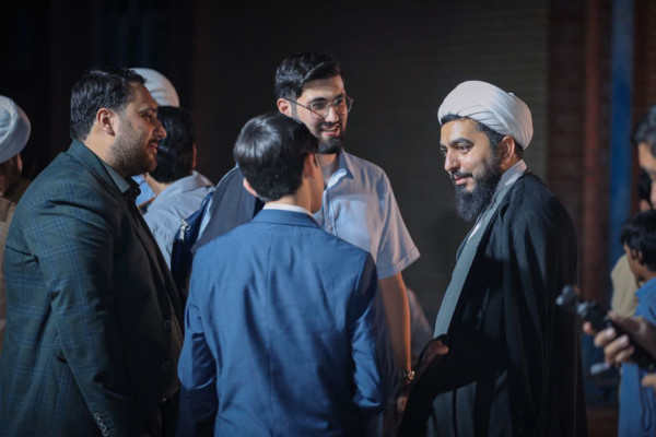 شیعه و سنی، یک صف، یک دل، زیر پرچم امت احمد