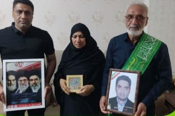 تکریم خانواده سرباز شهید فرزاد دیوزاری در فین