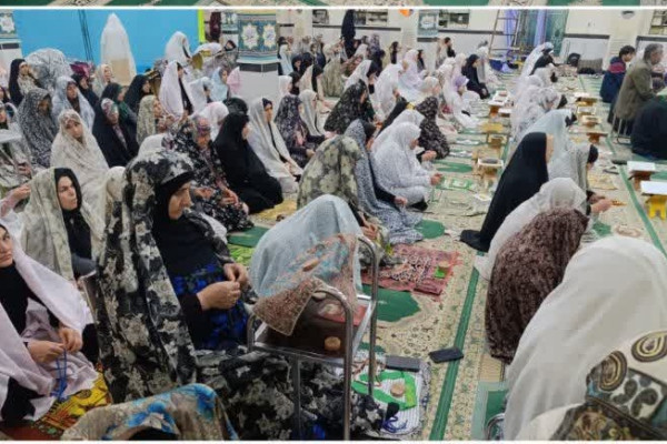 برنامه قرآنی زندگی با آیه‌ها در جمع معتکفین دهلران برگزار شد